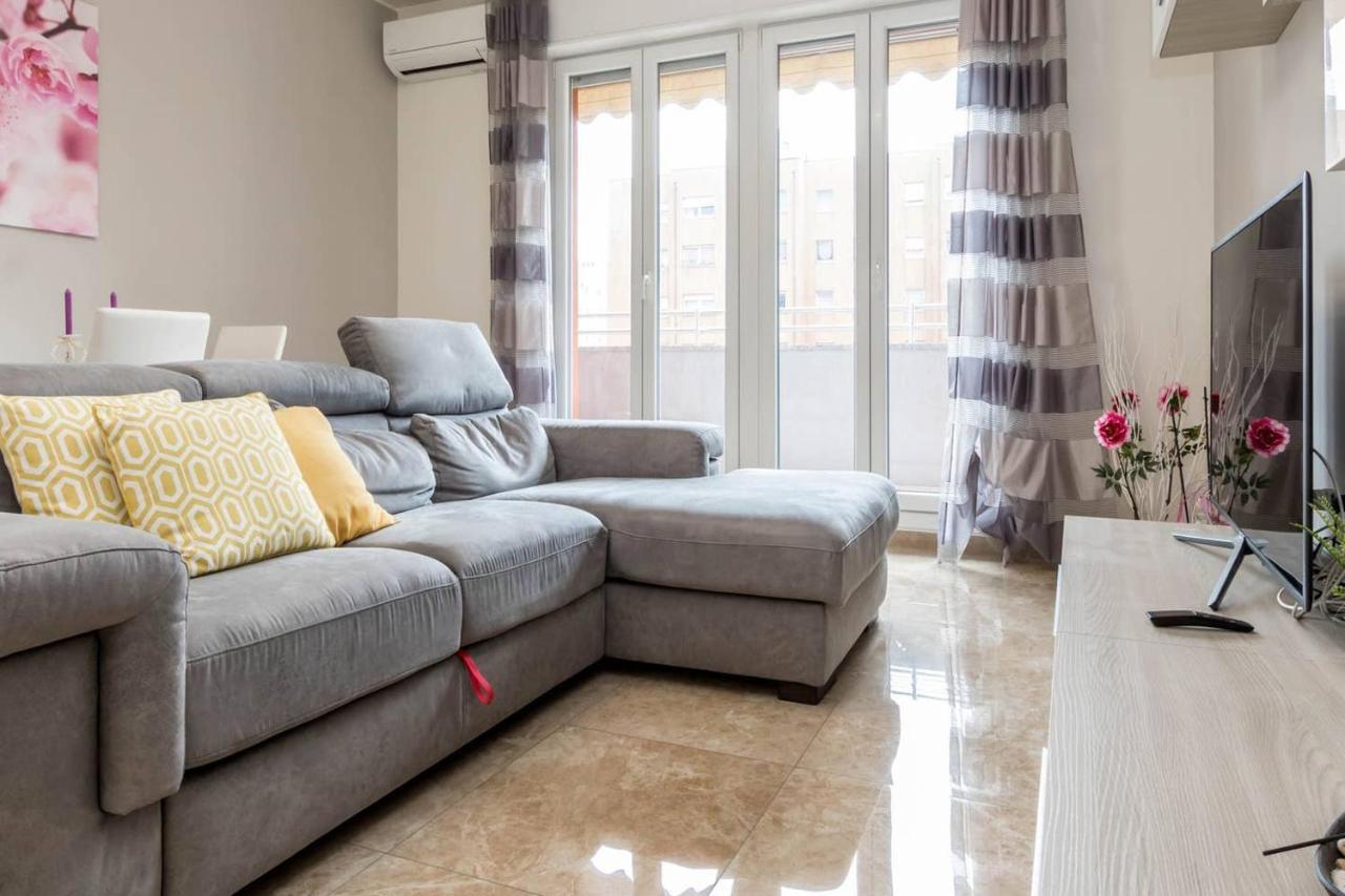 Altido Lovely Apt For 6 Located In Vibrant Gallaratese Milano Dış mekan fotoğraf