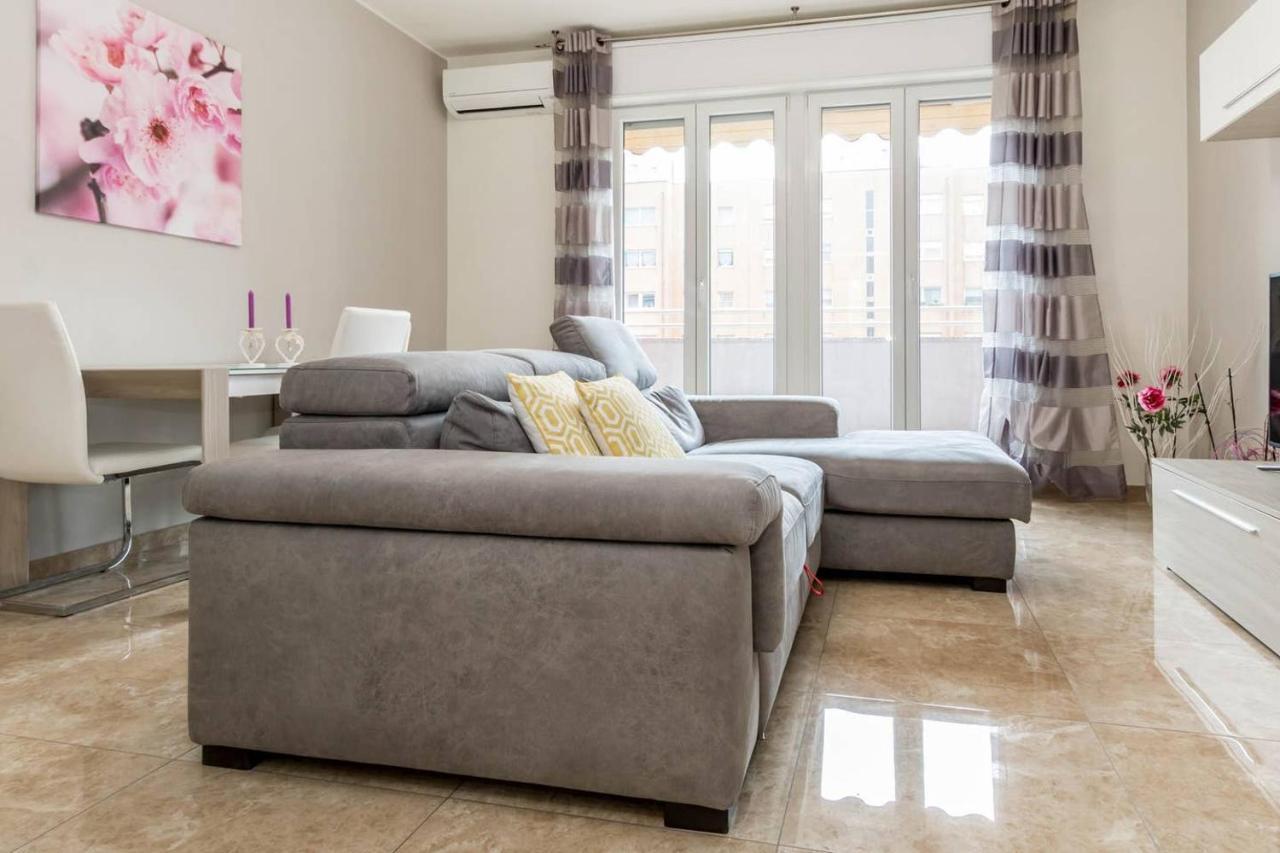 Altido Lovely Apt For 6 Located In Vibrant Gallaratese Milano Dış mekan fotoğraf