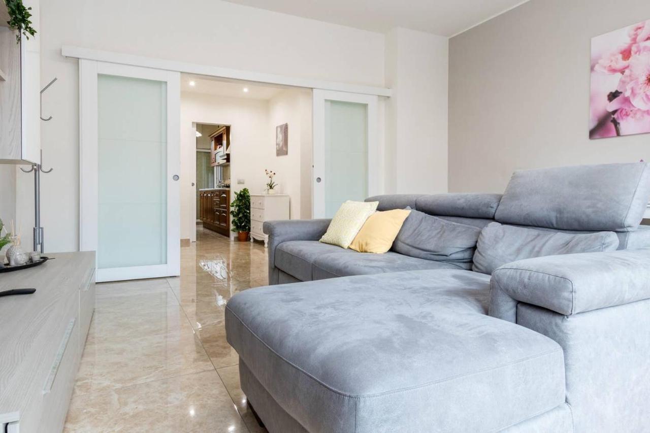 Altido Lovely Apt For 6 Located In Vibrant Gallaratese Milano Dış mekan fotoğraf