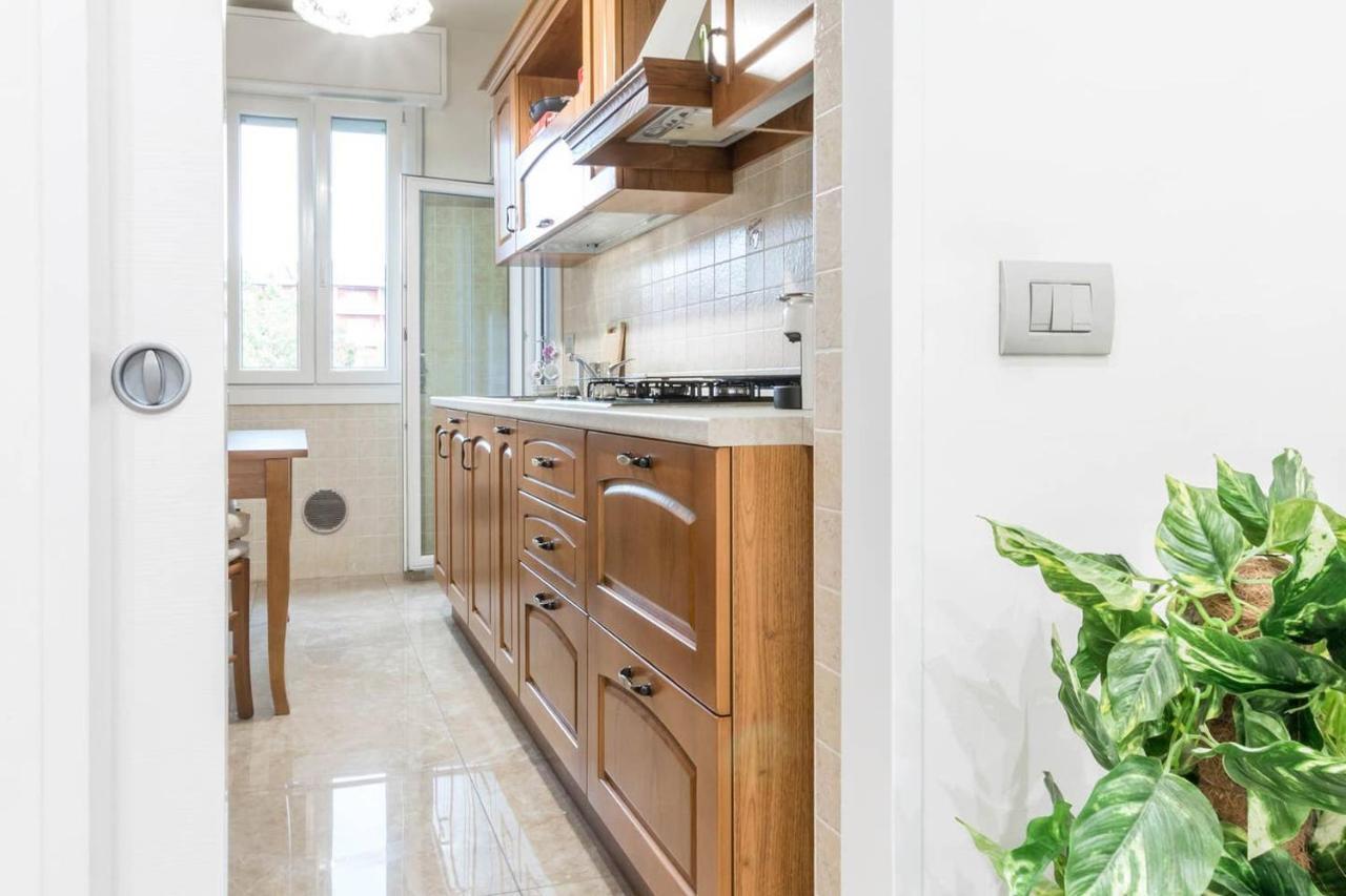 Altido Lovely Apt For 6 Located In Vibrant Gallaratese Milano Dış mekan fotoğraf