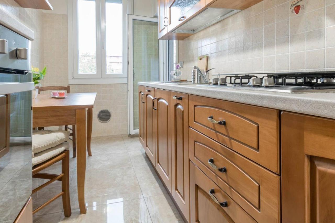 Altido Lovely Apt For 6 Located In Vibrant Gallaratese Milano Dış mekan fotoğraf
