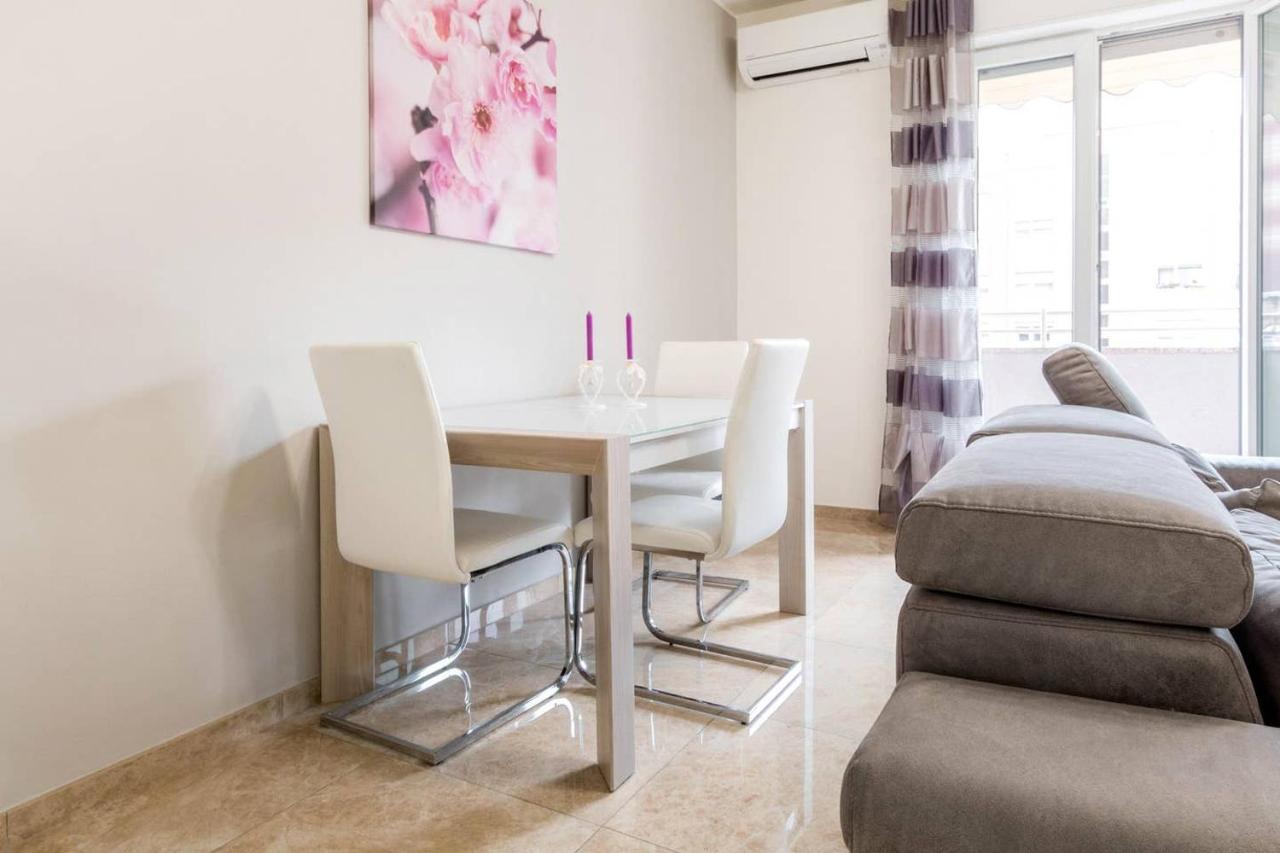 Altido Lovely Apt For 6 Located In Vibrant Gallaratese Milano Dış mekan fotoğraf